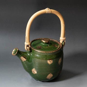 Ueno-aardewerken theepot met groen glazuur en vergulde