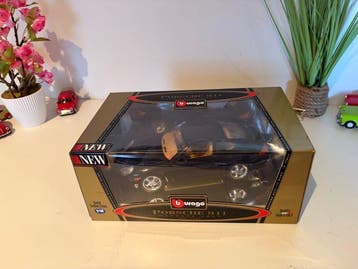 Bburago 1:18 - Modelauto - Porsche 911 (996) Carrera, Nieuw