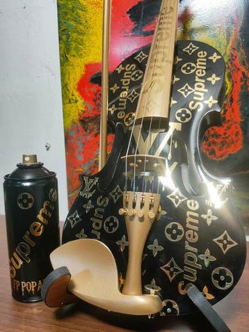 fp pop art - Louis vuitton suprême noir métallisé (60 cm), Antiek en Kunst