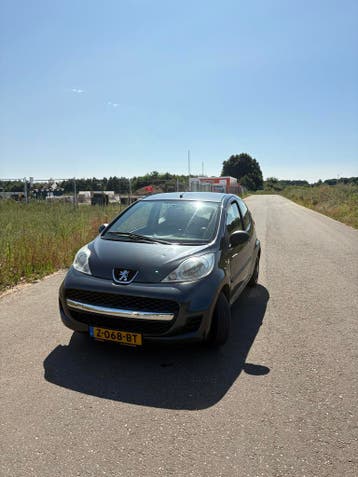 Peugeot 107 1.0 12V E-vti 68PK 3DR 2011 Grijs, Auto's, Voorwielaandrijving, Gebruikt, Met garantie (alle), Leder en Stof