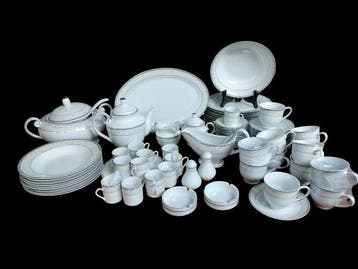 Tafelservies (71) - Beenderporselein - porseleinen servies, Antiek en Kunst