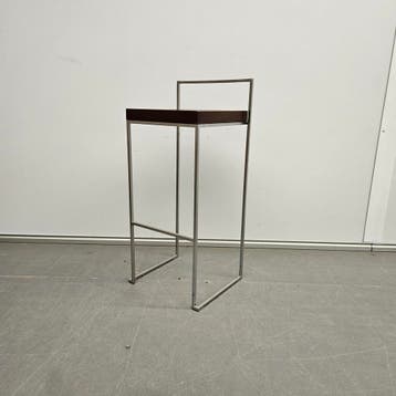 LaPalma Cubo designkruk - bruine houten zitting (alleen per, Huis en Inrichting, Barkrukken, Ophalen of Verzenden, Nieuw