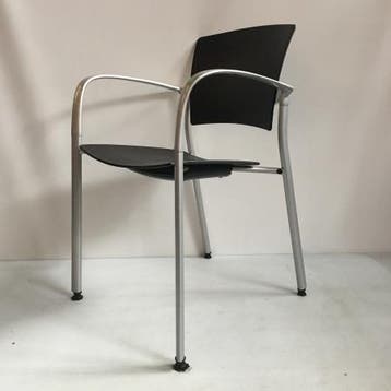 (MDK-105737) Enea stapelbare designstoel in zwart kunststof, Ophalen of Verzenden, Gebruikt, Zwart