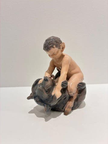 Royal Copenhagen - Beeldje - Faun fighting bear - Porselein