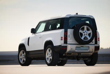 Land Rover Defender 90 D200 SE - 2023 - 15.895km, Auto's, Automaat, Gebruikt, Zwart, Wit