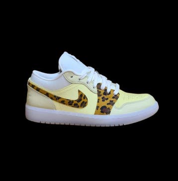 Nike Air Jordan 1 Low SE - Nieuw (gratis verzending), Geel, Nieuw, Ophalen of Verzenden, Sneakers of Gympen