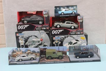 Corgi Niet op schaal - Modelauto (8) - Assorted James Bond, Hobby en Vrije tijd, Modelauto's | 1:5 tot 1:12, Nieuw