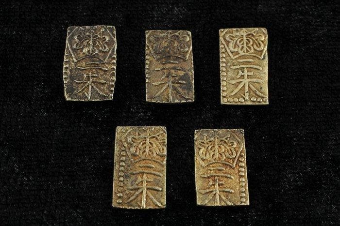 Japan. Manen 1860-1869. 2 Shu Ban Kin, Postzegels en Munten, Munten | Azië