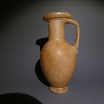 Oud-Egyptisch Albast Kruik. 17 cm hoog. Nieuwe Koninkrijk,
