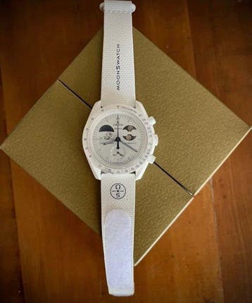 Omega x Swatch - Mission to Earth (Moonshine Gold) - Zonder, Nieuw