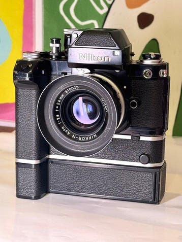 Nikon F2 + Nikkor-N 24mm F2.8 + MD-2 + MB-1 Analoge camera, Nieuw