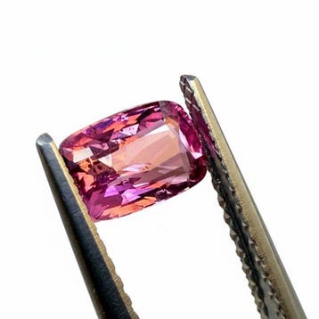 1 pcs Roze Saffier - 1.03 ct - International Gemological, Nieuw
