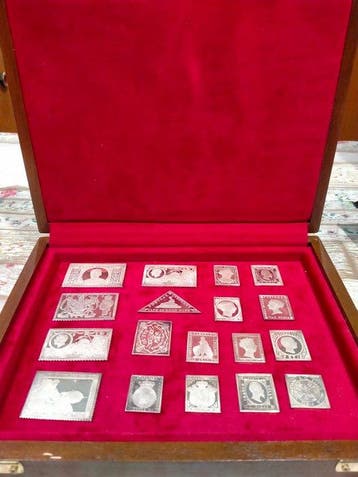 162,18 grams - Zilver .999 - 18 Stamps, Postzegels en Munten