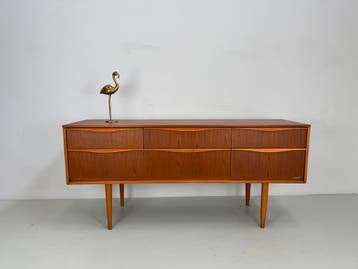 Vintage dressoirs van JUenJU., Zo goed als nieuw, Teakhout, Vintage, Met deur(en)