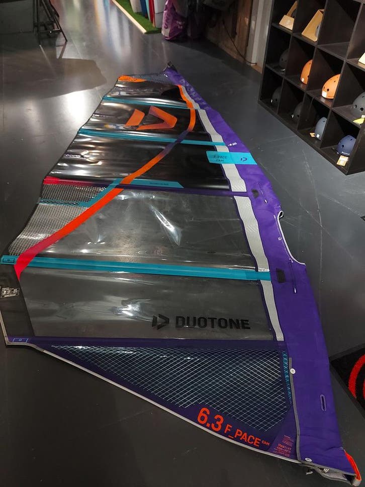 Duotone F-Pace Cam (Demo) 23 - 4.9, Watersport en Boten, Windsurfen, Minder dan 5 m², Zeil, Gebruikt, Ophalen of Verzenden