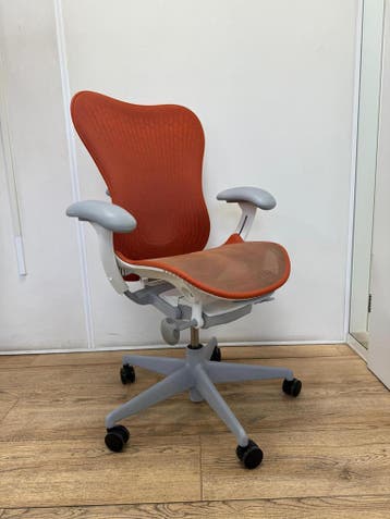 50 x Herman Miller Mirra 2 Butterfly Twilight/Studio Orange, Verzenden, Oranje, Zo goed als nieuw, Bureaustoel