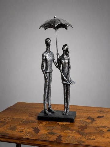 sculptuur, Abstract koppel onder paraplu – Handafgewerkt -
