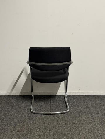 Markant Vergaderstoel - Zwart Gestoffeerd - Chroom Sledefram, Vergader- of Presentatieruimte, Ophalen of Verzenden, Gebruikt, Stoel