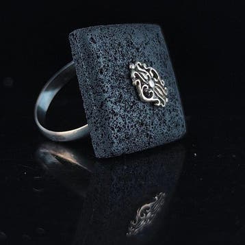 Zilver - Ring met amulet - vulkanische lava
