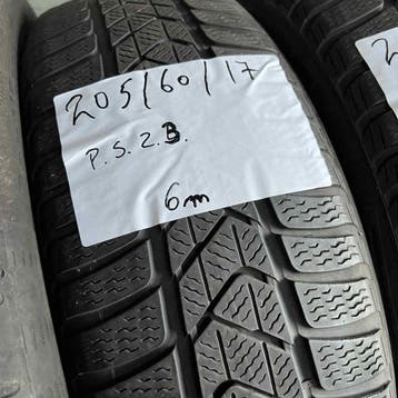 2 x Pirelli Sottozero 3 205-60-17 Winterbanden 6mm, Gebruikt, 17 inch, Band(en), Personenwagen