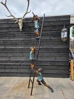 Beeld, Bronze: XXL Children on Ladder - 230 cm - Brons -