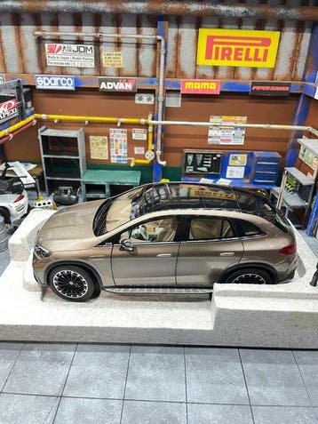 NZG 1:18 - Modelauto - Mercedes-Benz EQE SUV X294 -, Nieuw