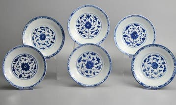 Schotel (6) - Chinese blue and white porcelain Lotus Scroll, Antiek en Kunst