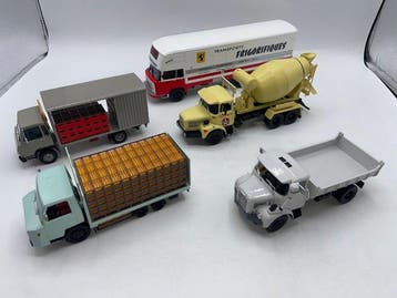 Hachette, IXO 1:43 - Model vrachtwagen (5) - Collectie, Nieuw