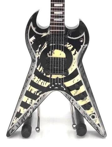 Miniatuur replica Wylde gitaar Zakk Wylde Blck Label Society, Ophalen of Verzenden, Nieuw, Pop, Beeldje of Miniatuur