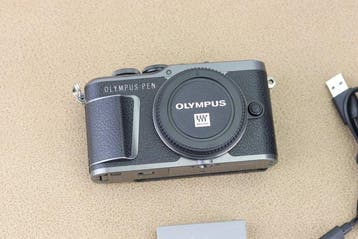 Olympus PEN E-PL10 Body + Accessoires Digitale camera, Nieuw