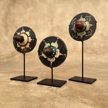 NO RESERVE PRICE - Spinning tops (3) - Gasing - Draaitol -