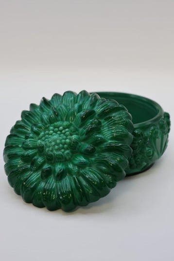 Czech/Bohemian Art Deco Malachite Glass Chrysanthemum - Doos, Antiek en Kunst