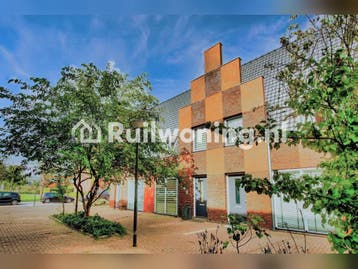 Huis van 110 m² in Rotterdam (Waterschap Hollandse Delta), Huizen en Kamers