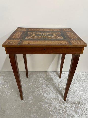 Elegant Tafeltje - Tafel - Hout - Tafeltje/Muziekdoosje