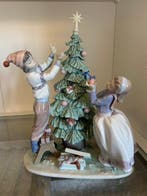 Lladró - Joan Coderch - Beeldje, Trimming The Tree - 5897 -