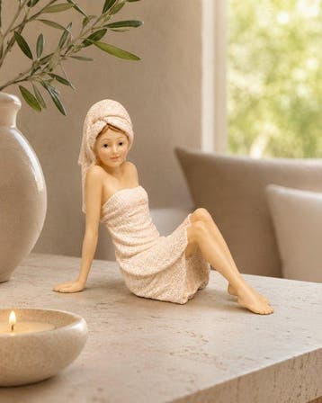sculptuur, Elegante Wellness Sculptuur van Zittende Dame –