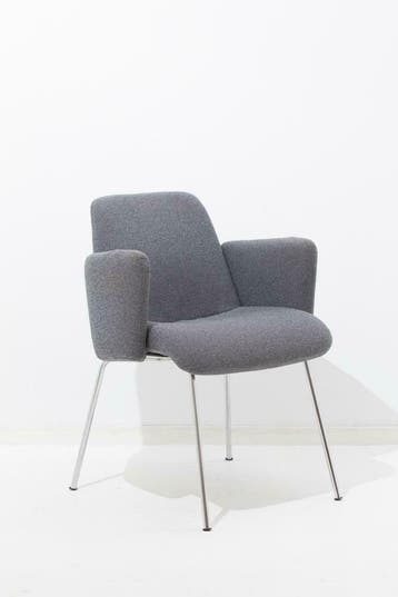 te koop Kartell Moorea vergaderstoel grijs en rood € 150,00, Vergader- of Presentatieruimte, Ophalen of Verzenden, Gebruikt, Stoel