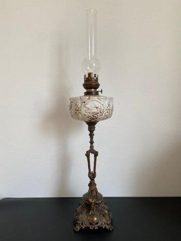 Petroleumlamp - Brons - Nimfvoet & Opaalglas