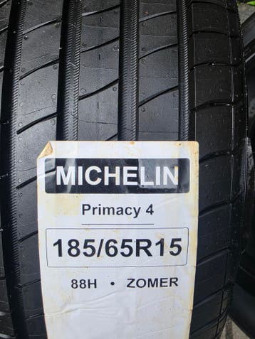 185/65r15 88H Michelin 2 stuks op voorraad Dot25, Auto-onderdelen, Banden en Velgen, Ophalen, 15 inch, Nieuw, 185 mm