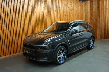 Lynk & Co 01 / Stoelverwarming / Pano / Apple Carplay / LED, Automaat, Stof, Euro 6, Zwart