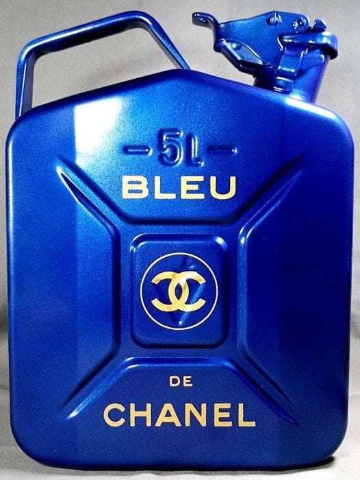 XTC Artist - Jerrican 5L Bleu de Chanel, Antiek en Kunst, Kunst | Designobjecten