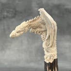 Snijwerk, NO RESERVE PRICE - Dragon carving from a deer, Antiek en Kunst