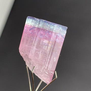 Prachtig tweekleurig toermalijnkristal uit Afghanistan –