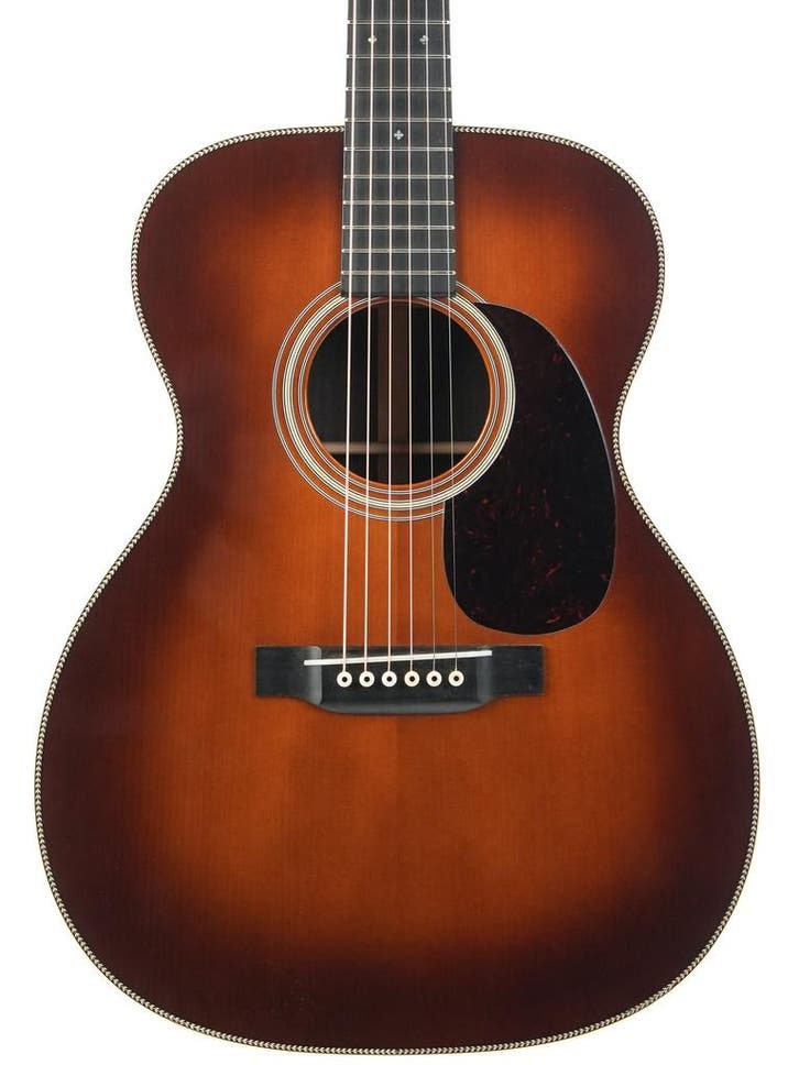 Martin Custom Shop Expert 00028 1937 Ambertone 2021, Muziek en Instrumenten, Snaarinstrumenten | Gitaren | Akoestisch, Western- of Steelstringgitaar