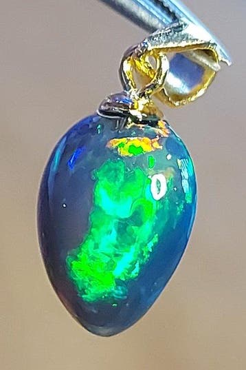 Ethiopische opaalhanger 2,4 ct op goudgeplateerd S925-zilver