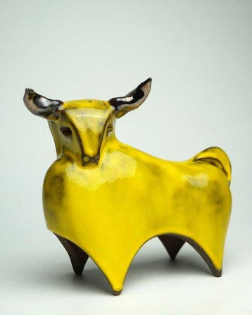 Urszula Despet - sculptuur, Yellow Bull - 14 cm - Keramiek -