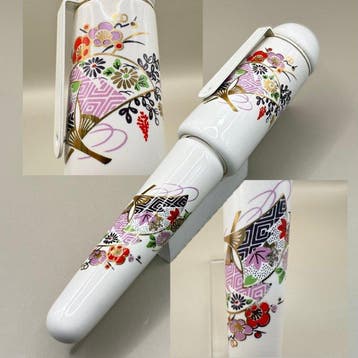 Japanese Imari Ware Porcelain Pen with Floral Fan Motifs &, Nieuw