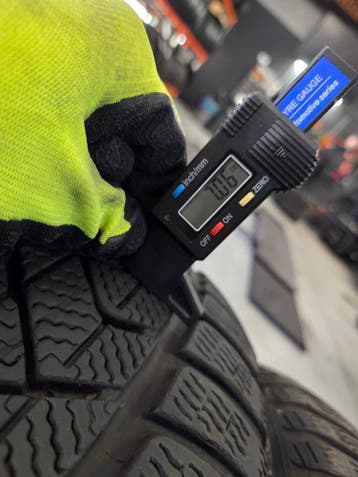 245/45/18 100V*RSC MOE PIRELLI WINTERBANDEN 7MM PROFIEL 4X, Ophalen, 18 inch, Winterbanden, Band(en)