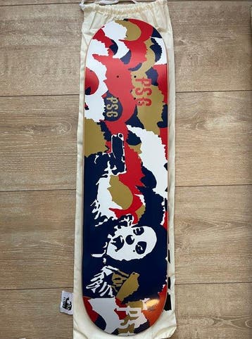 Banksy (1974) - BANKSY x PSG x Clownskateboard, Antiek en Kunst