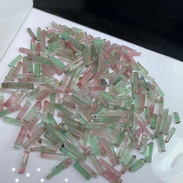 113 gram prachtige natuurlijke bi-kleurige tourmalijn